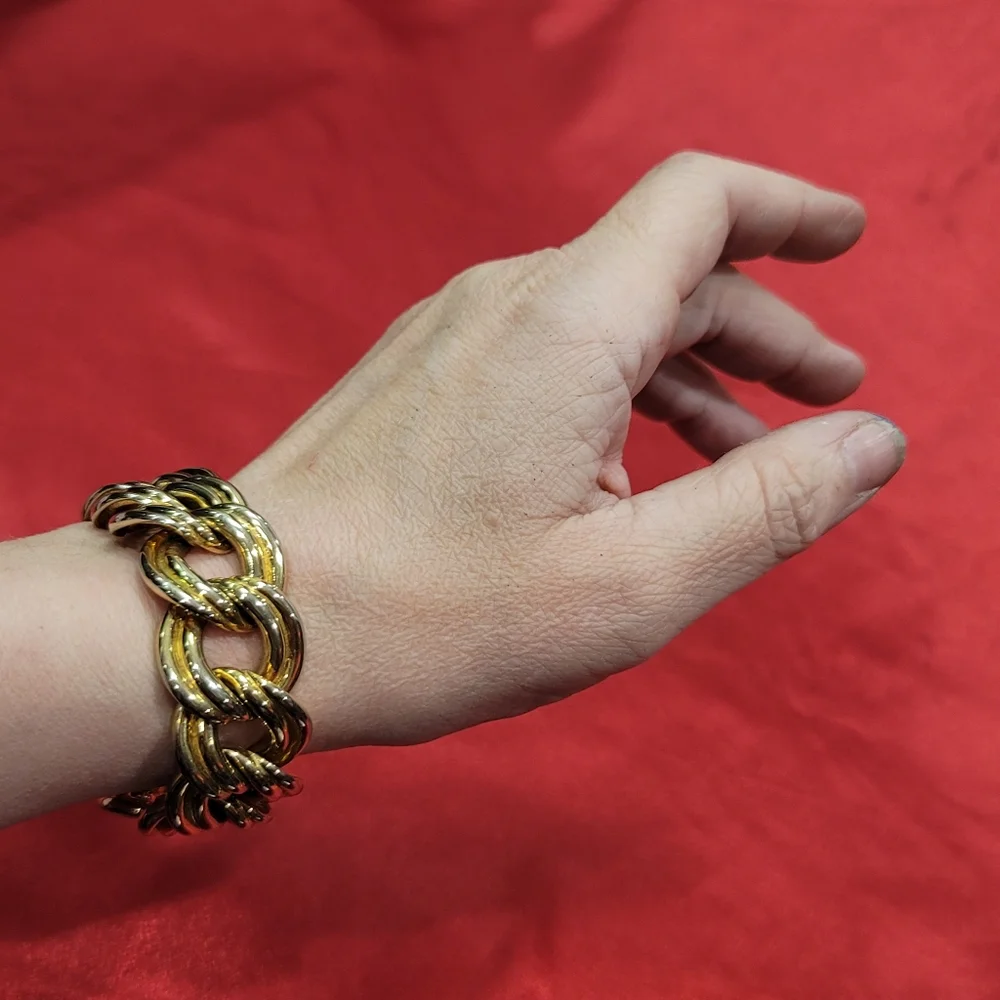 High end unmarked gold chunky chain vintage bracelet